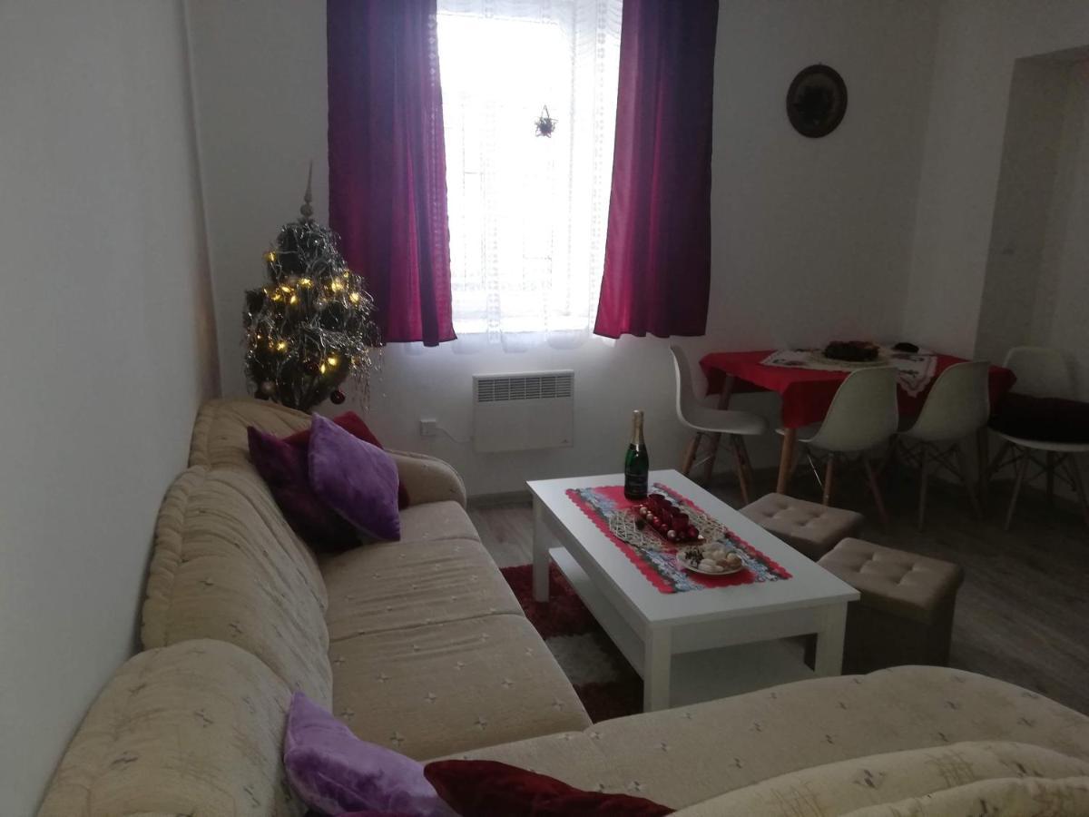 Apartman Petra Kovarska Exterior photo